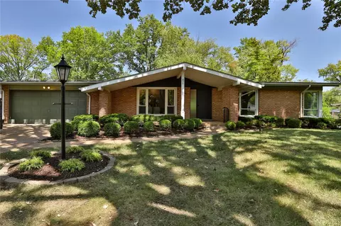850 Claymont Dr, Ballwin, MO 63011