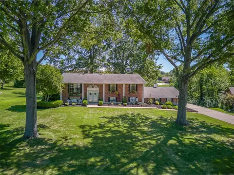6150 Claymont Dr, Saint Louis, MO 63129
