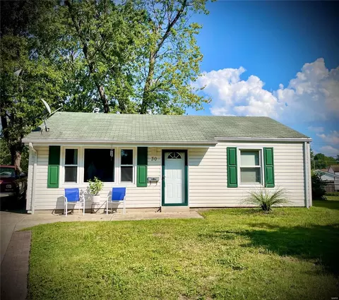 30 Mary Ann Ct, Florissant, MO 63031