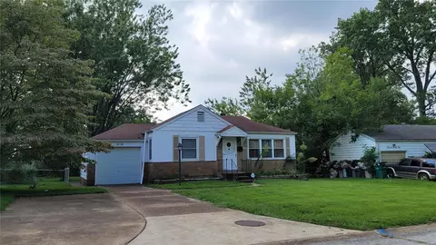 1238 Hoyt Dr, Saint Louis, MO 63137