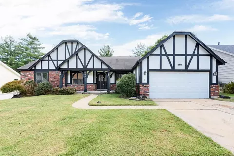 24 Miraclair Dr, Florissant, MO 63031