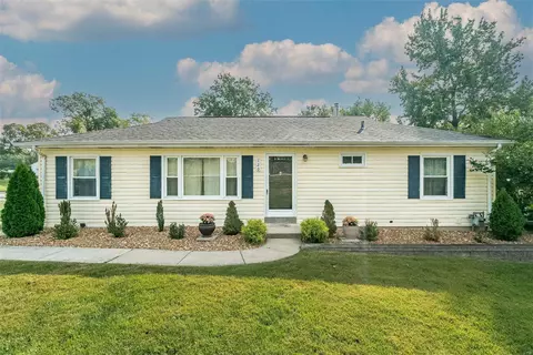 120 Lock Dr, Ballwin, MO 63011
