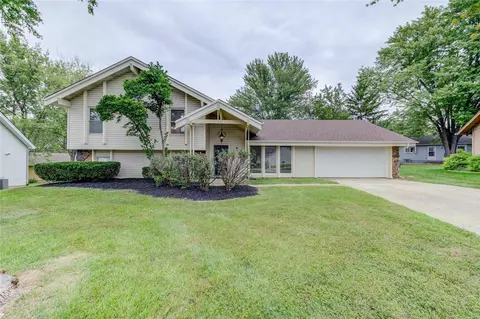 5 Chase Ct, Lake Saint Louis, MO 63367