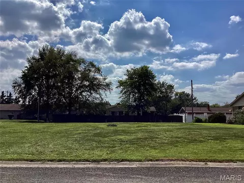 103 Draco Dr, Freeburg, IL 62243