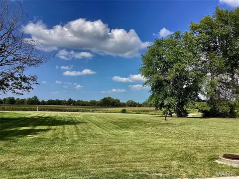 109 Willow Dr, Freeburg, IL 62243