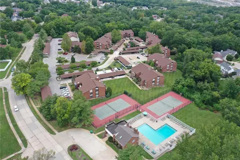 6815 Cottage Grove Ln #A, Saint Louis, MO 63129