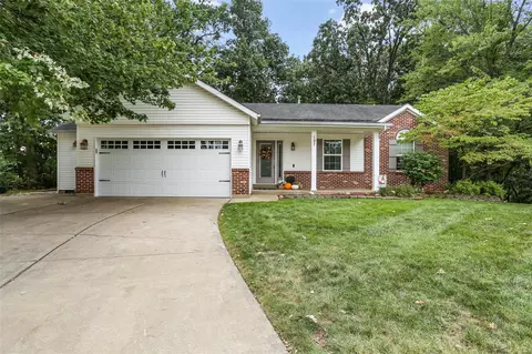 897 Hardcastle Dr, O'fallon, MO 63366