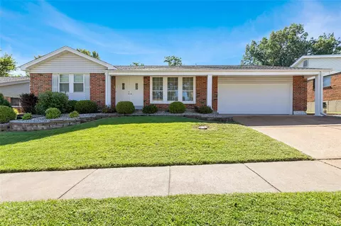 5042 Peyton Place Ct, Saint Louis, MO 63128