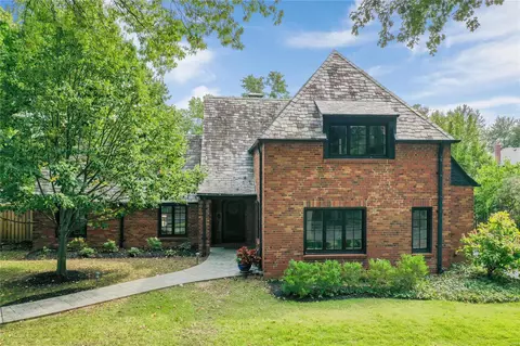 7442 Buckingham Dr, Clayton, MO 63105