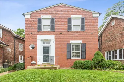 7040 Northmoor Dr, Saint Louis, MO 63105
