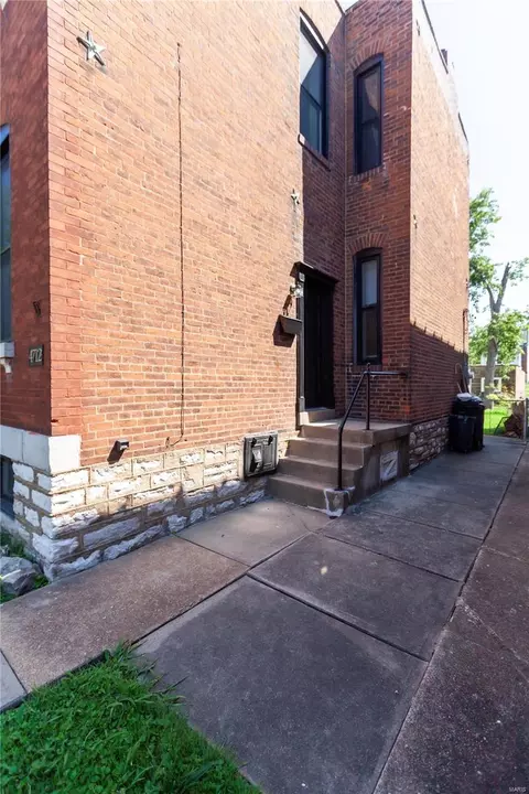 4712 S Compton Ave, Saint Louis, MO 63111 photo 3