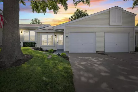 3167 Meadow Trail Dr #36, Saint Peters, MO 63376