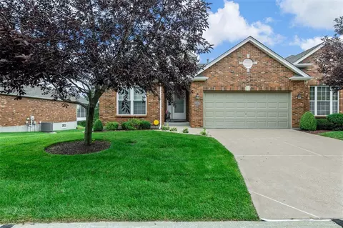 176 Tori Pines Dr, Saint Louis, MO 63129