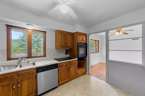 142 Romine Cir, Ballwin, MO 63011 photo 13
