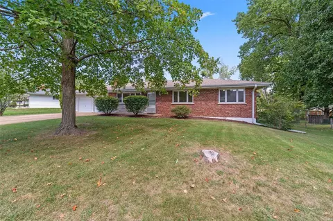 142 Romine Cir, Ballwin, MO 63011 photo 2