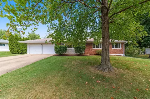 142 Romine Cir, Ballwin, MO 63011