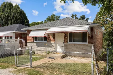 135 W Cartwright, Saint Louis, MO 63125