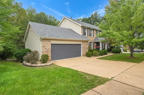 221 Loggers Trl, Fenton, MO 63026