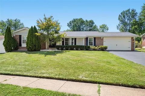 31 White Plains Dr, Chesterfield, MO 63017