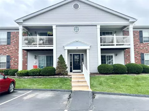 23 Berview Cir #B, Saint Louis, MO 63129