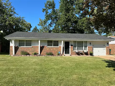 817 Marias Dr, Saint Louis, MO 63137