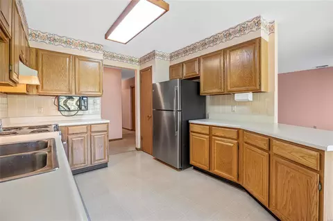 716 Woodside Trails Dr #203, Ballwin, MO 63021 photo 4