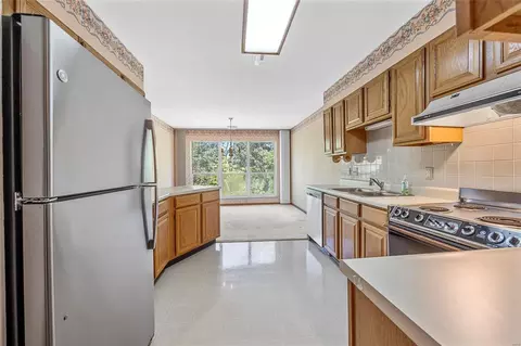 716 Woodside Trails Dr #203, Ballwin, MO 63021 photo 6
