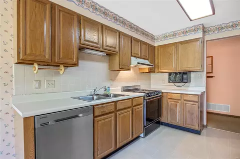 716 Woodside Trails Dr #203, Ballwin, MO 63021 photo 5