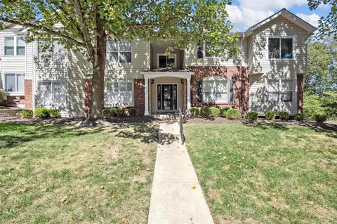 716 Woodside Trails Dr #203, Ballwin, MO 63021