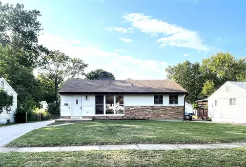 27 Mercury Dr, Florissant, MO 63031