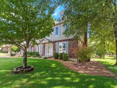 1308 Parkview Meadows Dr, Ballwin, MO 63011 photo 2