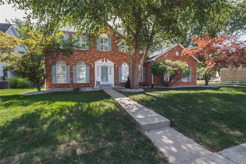 408 Courtney Estates Dr, Fenton, MO 63026