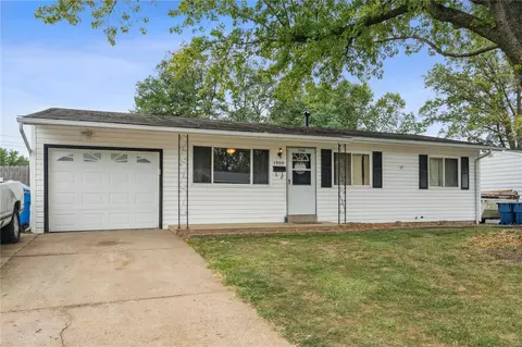 1900 Yaqui Dr, Florissant, MO 63031