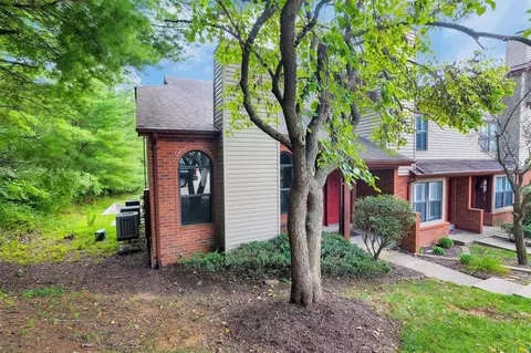 15616 Quail Meadows Dr, Chesterfield, MO 63017