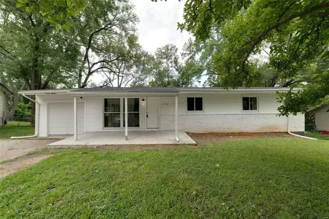 2014 Sun Valley Dr, Saint Louis, MO 63136