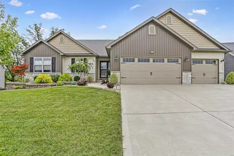 1014 Pine Creek Dr, Wentzville, MO 63385