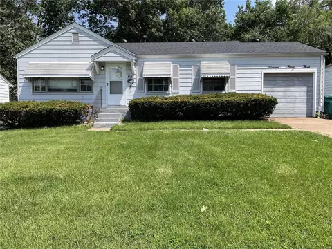1143 Hoyt Dr, Saint Louis, MO 63137