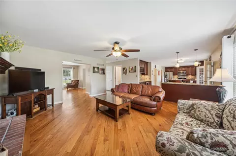 341 Round Tower Dr E, Saint Charles, MO 63304 photo 6
