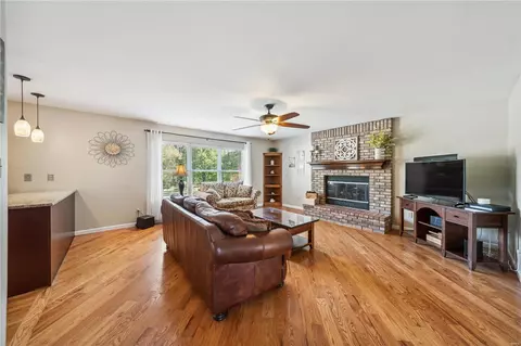 341 Round Tower Dr E, Saint Charles, MO 63304 photo 5
