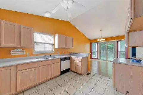 17 Spangle Way Dr, O'fallon, MO 63366 photo 8