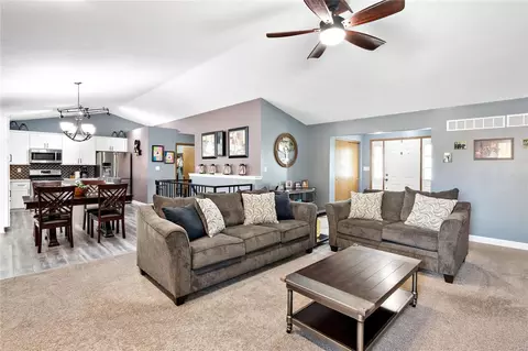 1737 Forest Trace Dr, O'fallon, MO 63368 photo 2