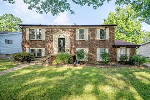 829 Courtland Pl, Manchester, MO 63021