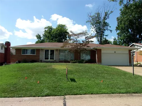 4135 Chasewood Dr, Saint Louis, MO 63128