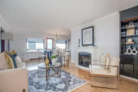 4466 W Pine Blvd #20C, Saint Louis, MO 63108