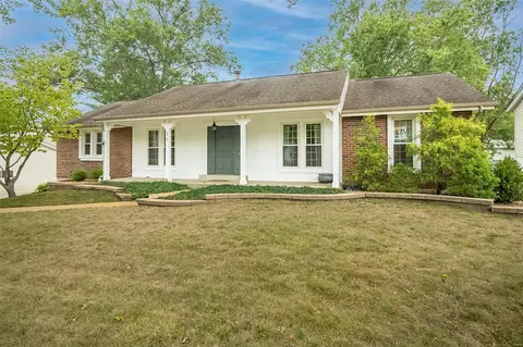 272 Oak Path Dr, Ballwin, MO 63011