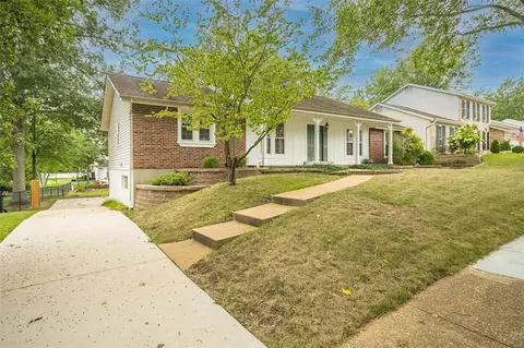 272 Oak Path Dr, Ballwin, MO 63011 photo 3