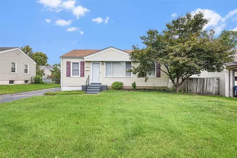 195 Saint Florent Ln, Florissant, MO 63031