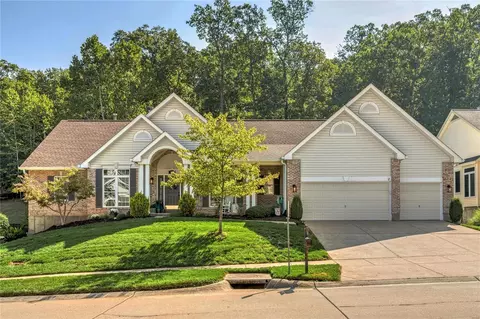 714 Southern Hills Dr, Eureka, MO 63025