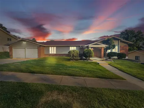 705 Guenevere Dr, Ballwin, MO 63011