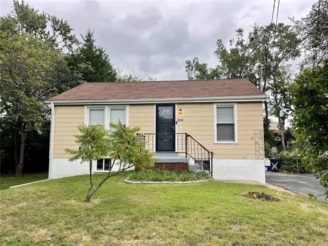 3828 Long Dr, Saint Ann, MO 63074